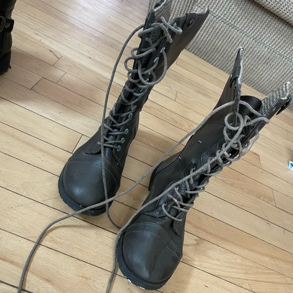 Lace up brown army boots - Picture 2 of 2